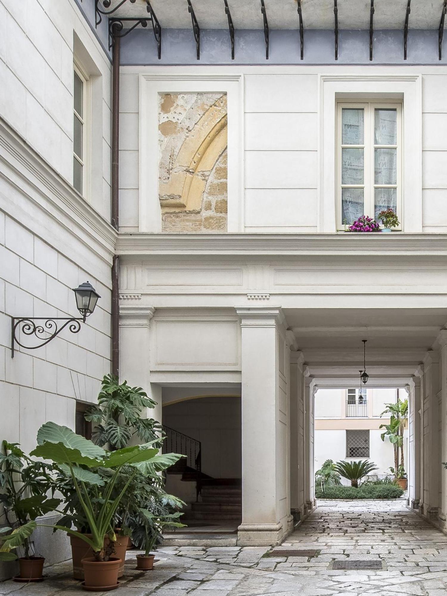Palazzo Castrofilippo Apartment By Wonderful Italy ปาแลร์โม ภายนอก รูปภาพ