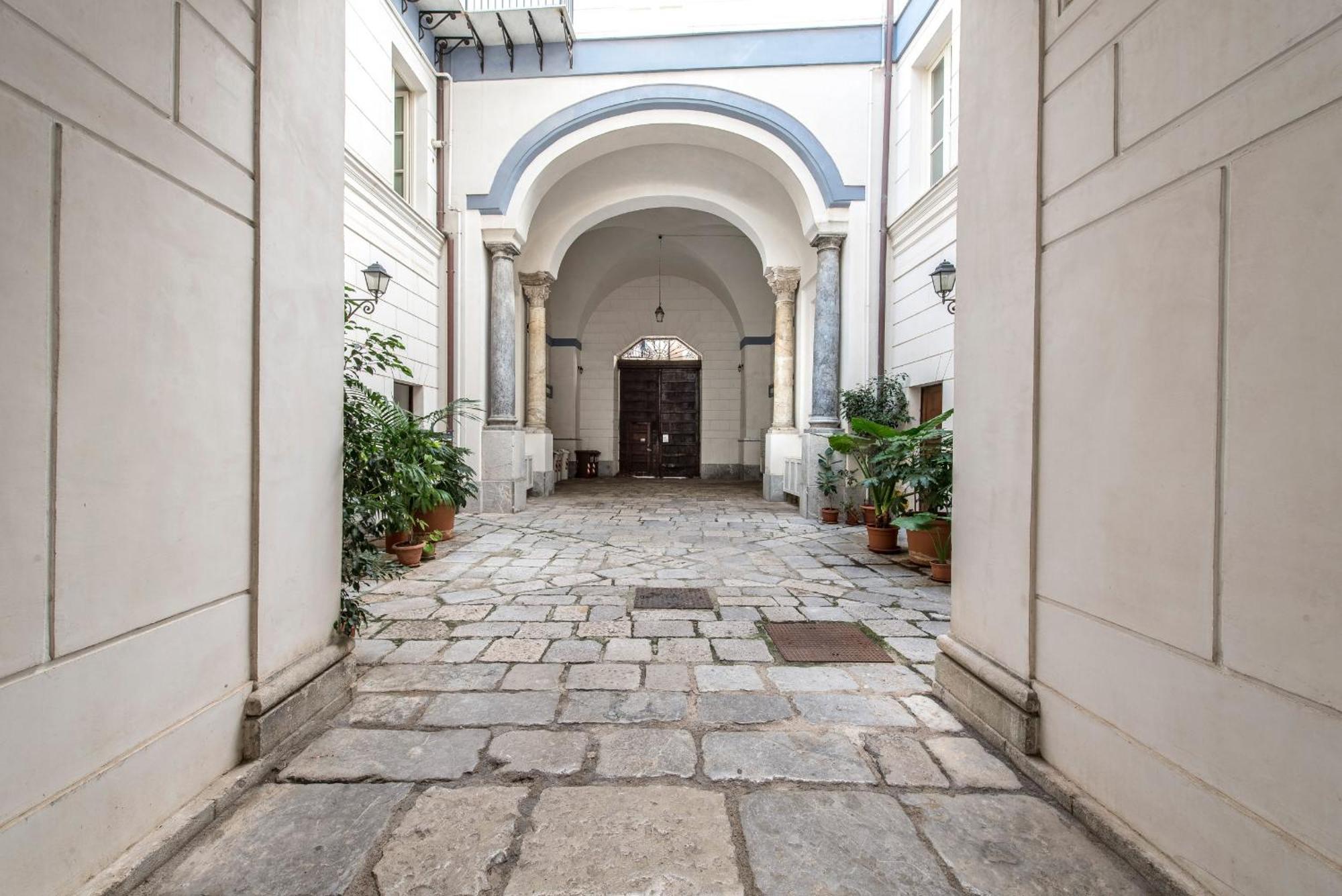 Palazzo Castrofilippo Apartment By Wonderful Italy ปาแลร์โม ภายนอก รูปภาพ